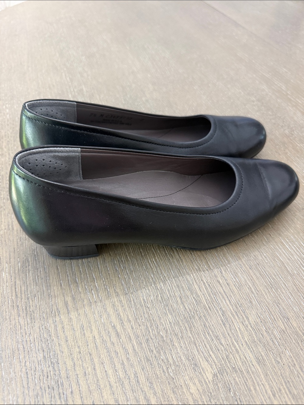 SAS Classic Black Leather Women's Low Heel Pumps